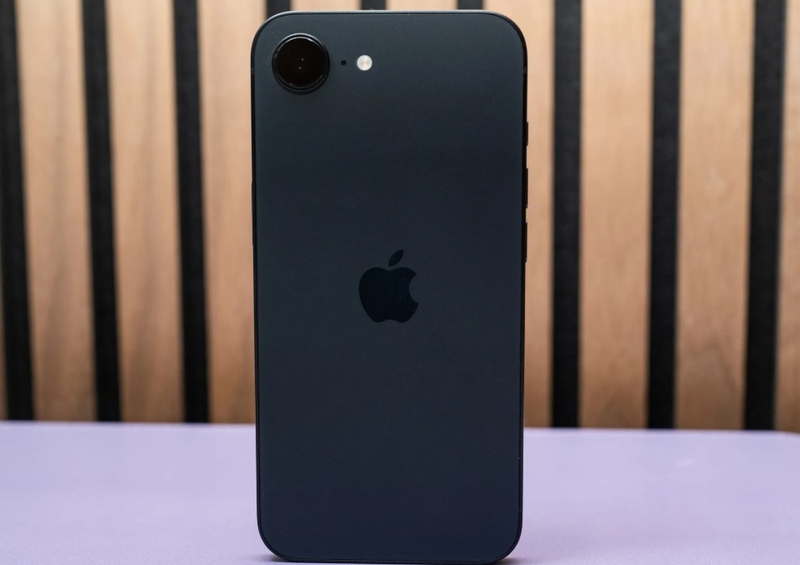 So sánh iPhone 16e và iPhone SE 2022 - hình 2