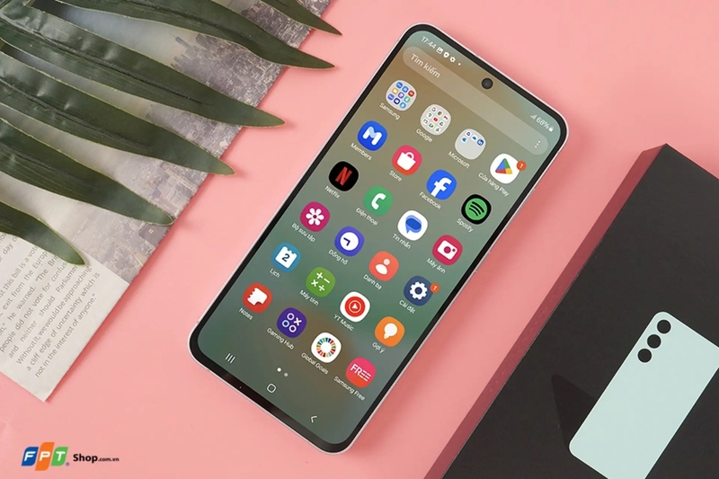 So sánh iPhone 16e và Samsung S24 FE hình 3