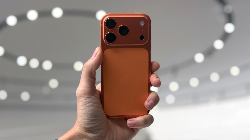 So sánh iPhone 17 Pro Max và Xiaomi 15 Ultra hình 2