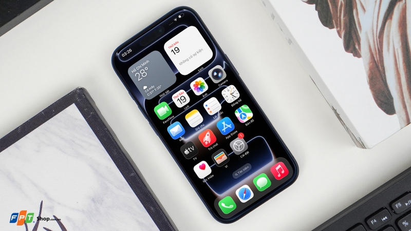 so sanh iphone 17 pro va xiaomi 17 pro ve man hinh