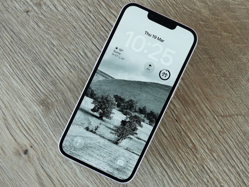 So sánh iPhone 17e và iPhone 17 - hình 4