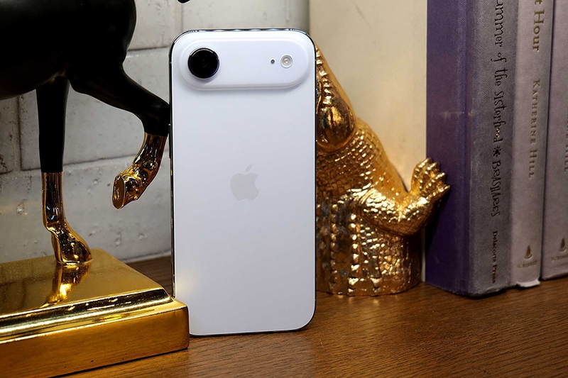 So sánh iPhone Air vs iPhone 15 Plus - 02