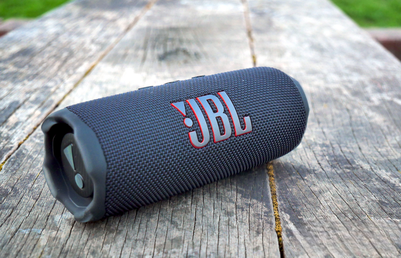 so-sanh-jbl-charge-6-va-flip-7-2.png