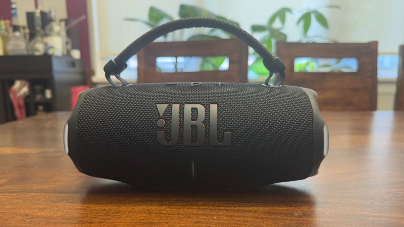 so-sanh-jbl-charge-6-va-flip-7-3.png