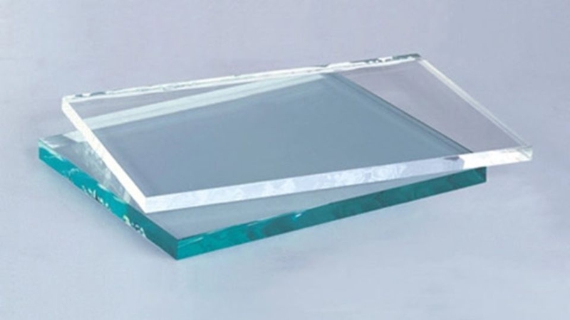 so sánh kính cường lực và kính thường 2