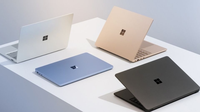 So sánh laptop Dell và Surface 2
