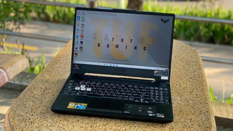 Asus Tuf Gaming A15 có thời lượng sử dụng lâu hơn so với Lenovo Ideapad 3