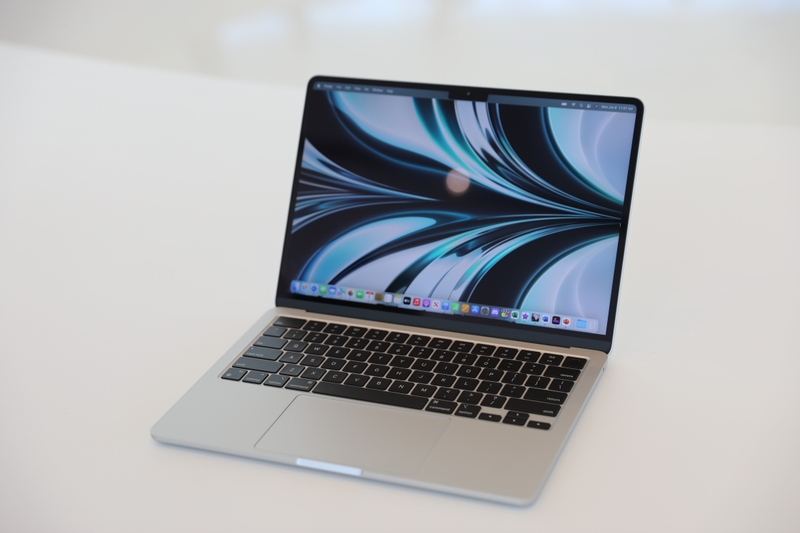 So sánh MacBook Air M2 và Pro M1 5
