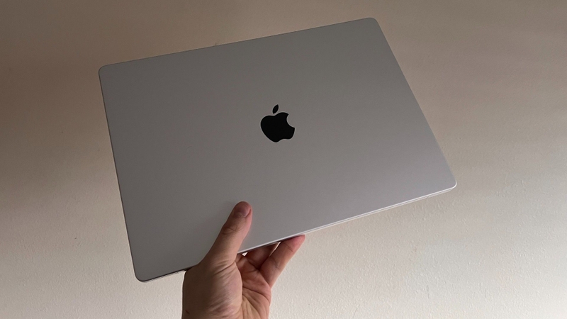 So sánh MacBook Air M2 và Pro M1 4