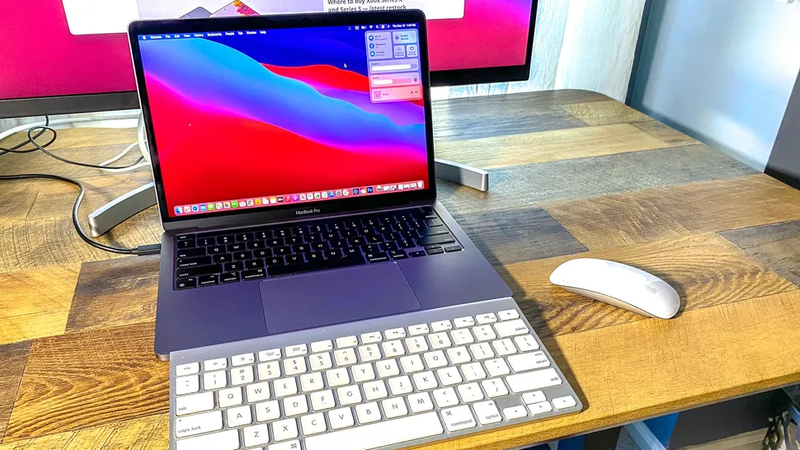 So sánh MacBook Air M2 và Pro M1 10