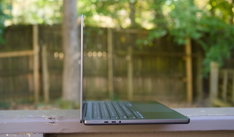 So sánh MacBook Pro M5 và M2 6