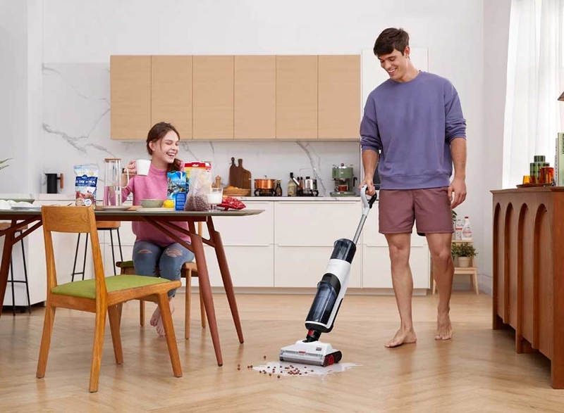 So s&aacute;nh m&aacute;y h&uacute;t bụi Tineco v&agrave; Roborock - 02