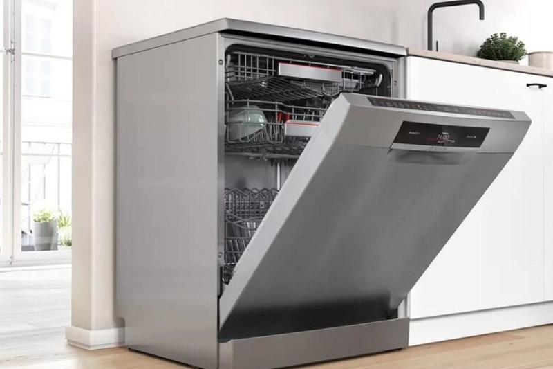 So s&aacute;nh m&aacute;y rửa ch&eacute;n Bosch v&agrave; Electrolux (4)