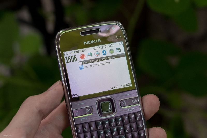 so sánh Nokia E72 và E72i - Hình 2
