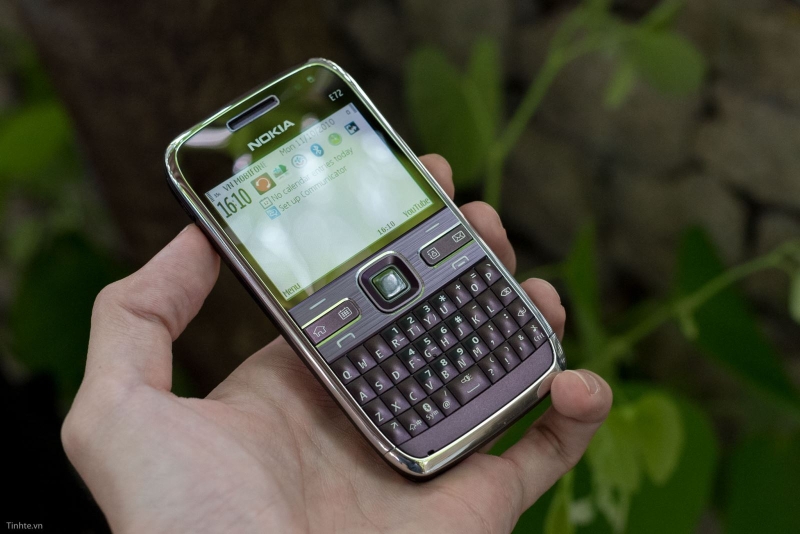 so sánh Nokia E72 và E72i - Hình 5