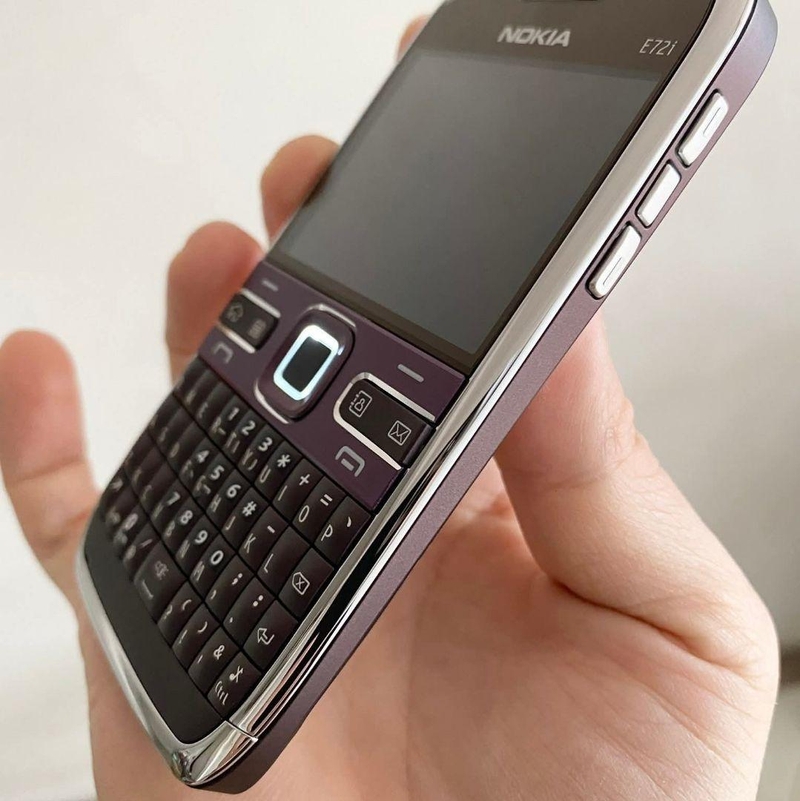 so sánh Nokia E72 và E72i - Hình 8