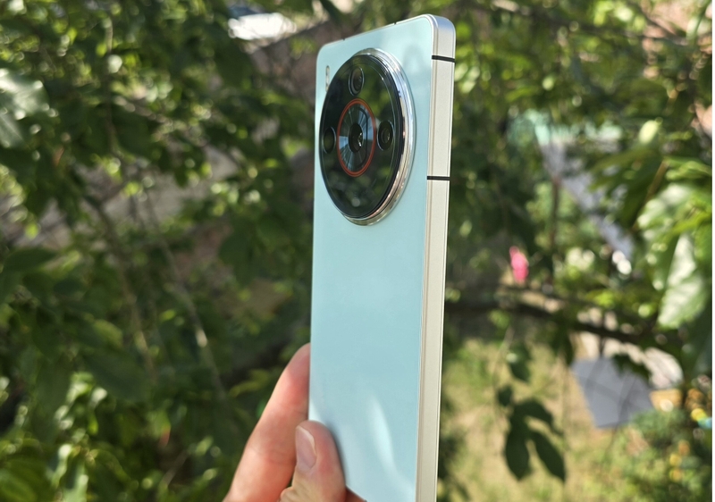 So sánh nubia Z60S Pro và Xiaomi 14T 1