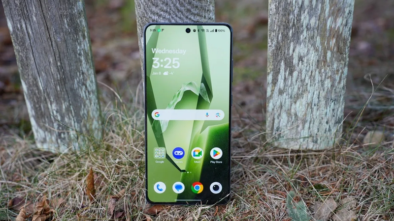 so sanh oneplus 13r va iqoo 12 ve man hinh