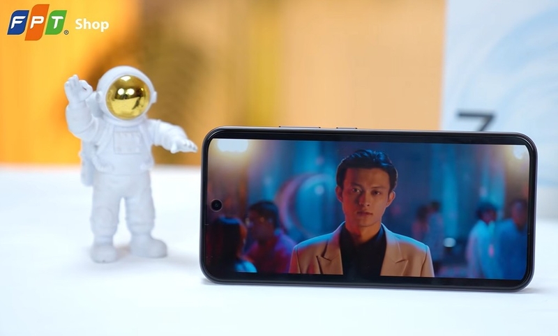 So sánh OPPO A7 Pro và Samsung Galaxy S25 FE - hình 6