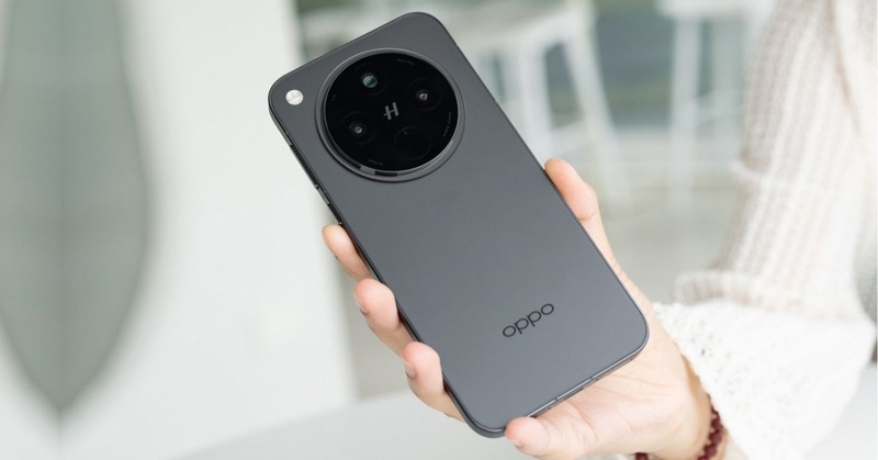 So sánh OPPO Find X8s Plus và Galaxy S25 Plus 1