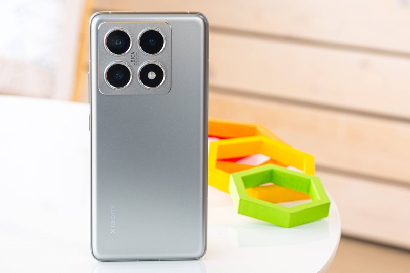 So sánh OPPO Reno13 Pro và Xiaomi 14T Pro - hình 1
