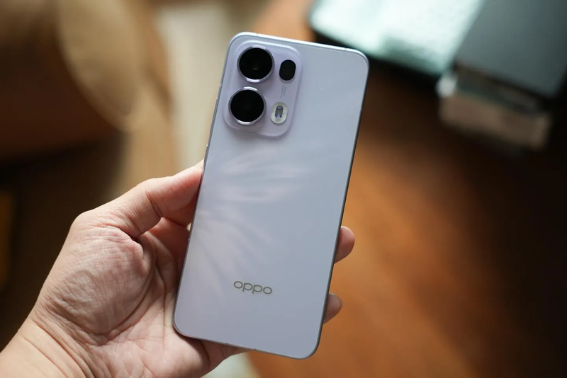 So sánh OPPO Reno13 Pro và Xiaomi 14T Pro - hình 2
