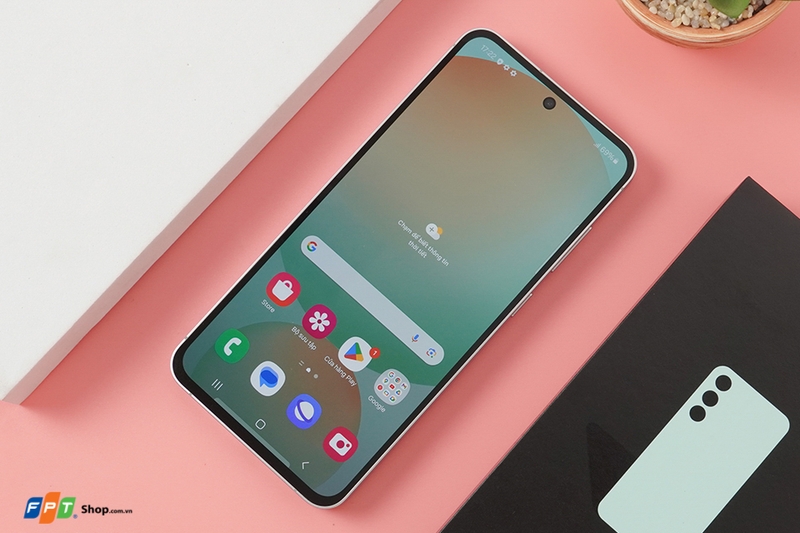 so sanh oppo reno14 va galaxy s24 fe ve man hinh