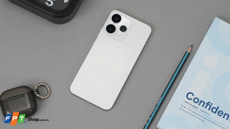 OPPO Reno15 là mẫu máy trong phân khúc điện thoại cận cao cấp