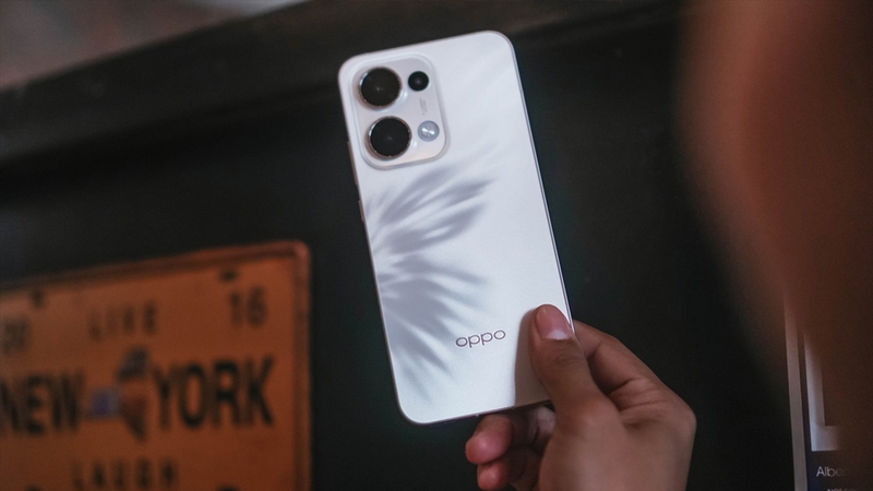 Khung hợp kim nhôm giúp OPPO Reno 13 toát lên vẻ sang trọng
