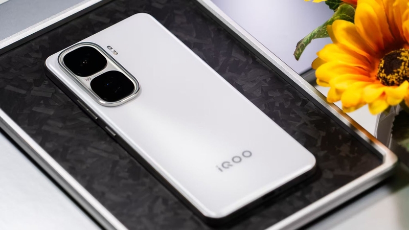 So sánh Poco F7 và iQOO Neo 10 2