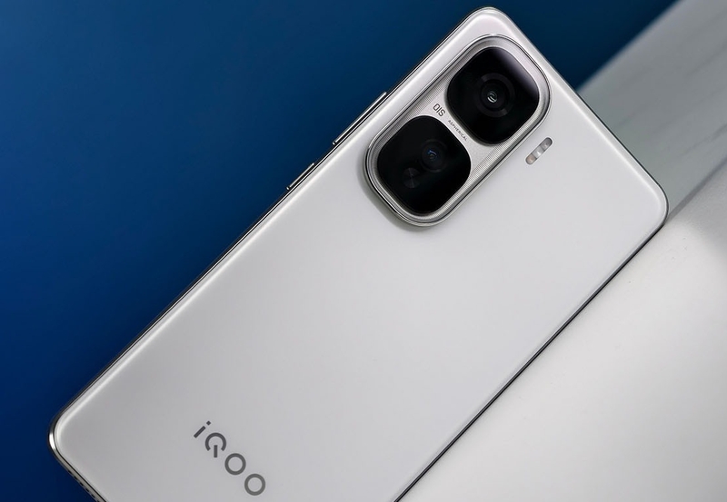 So sánh Poco F7 và iQOO Neo 10 7