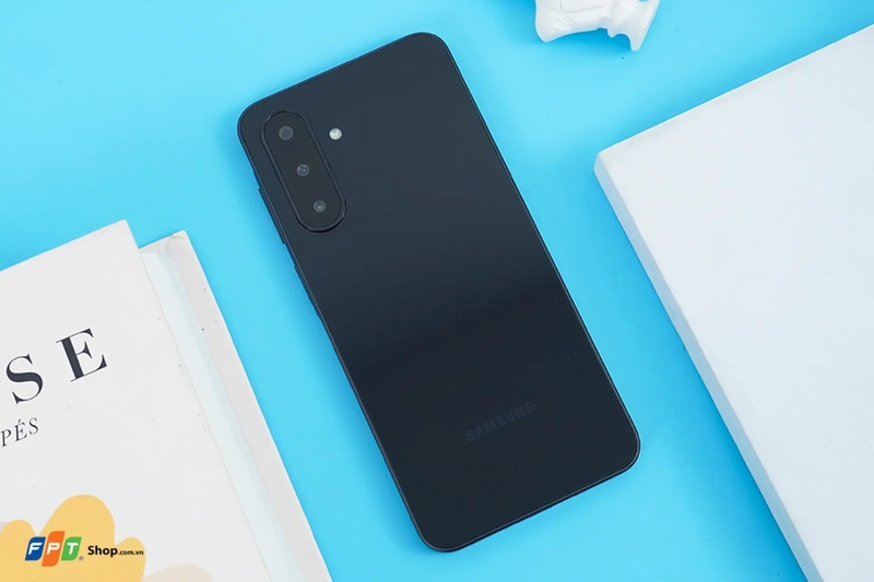 so sánh Redmi Note 14 5G và Galaxy A26 5G hình 3