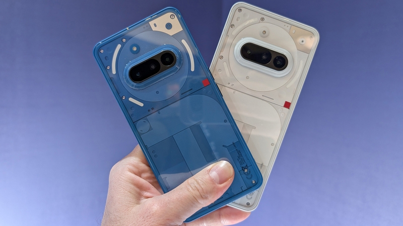 Nothing Phone (3a) có lối thiết kế đặc trưng với mặt lưng trong suốt