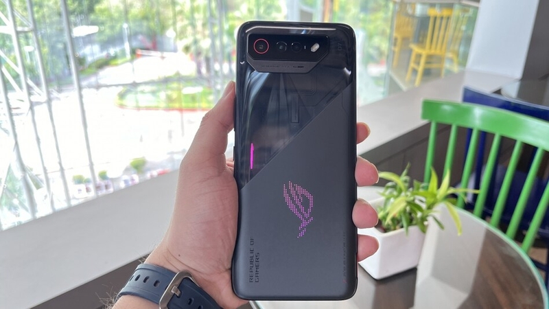 so sanh rog phone 8 va rog phone 7 ve thiet ke
