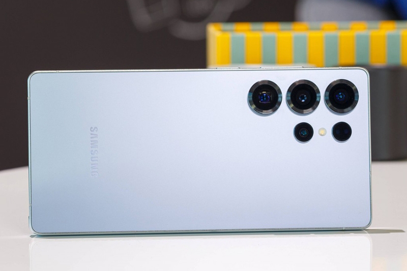 So sánh S25 Ultra và Xiaomi 15 Pro 8