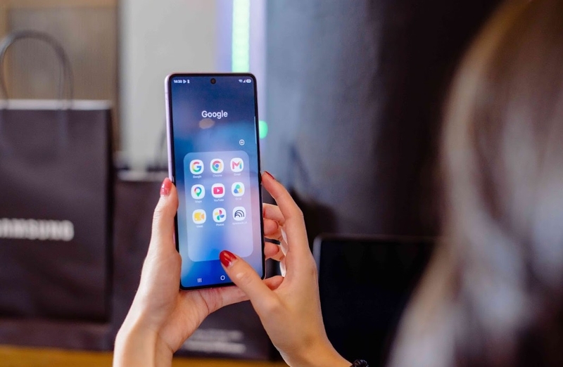 So sánh S26 FE và Galaxy Z Flip8 - hình 13