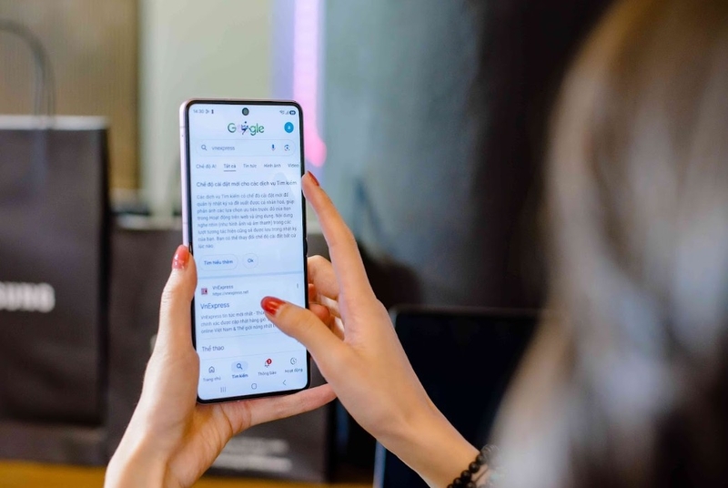So sánh S26 FE và Galaxy Z Flip8 - hình 8
