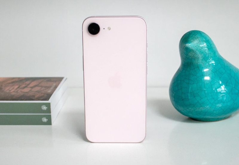 So sánh S26 FE và iPhone 17e - hình 1