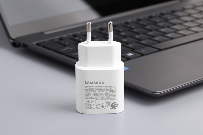 So sánh sạc Samsung 15W và 25W 3