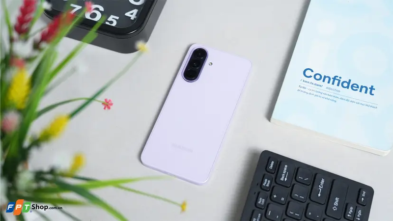 So sánh Samsung A37 và A36 - hình 1