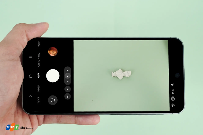 So sánh Samsung Galaxy A56 và iPhone 12 8