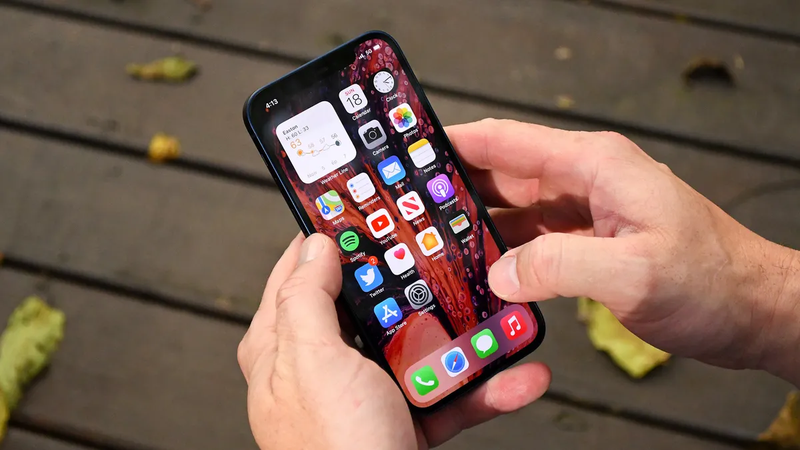 So sánh Samsung Galaxy A56 và iPhone 12 9