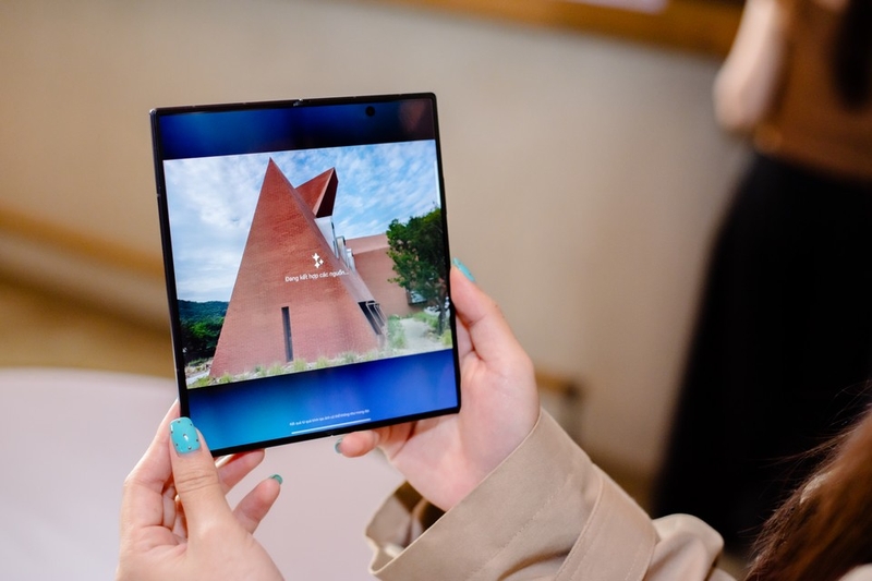So sánh Galaxy Z Fold 8 Ultra và Galaxy Z Flip 8 8