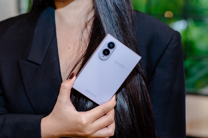 So sánh Samsung Galaxy Z Fold 8 và S26 Ultra 10