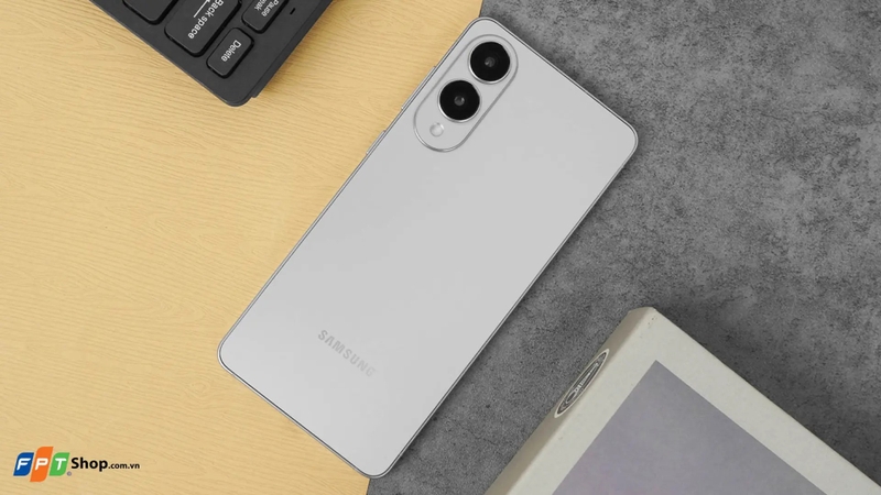 So sánh Samsung Galaxy S25 Edge và Galaxy S25 Plus 1