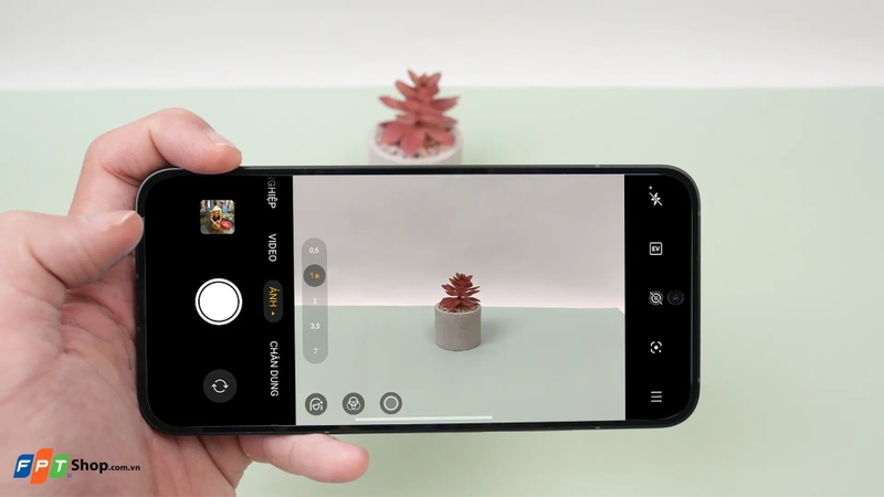So sánh Samsung Galaxy S25 FE và OPPO Reno14 7