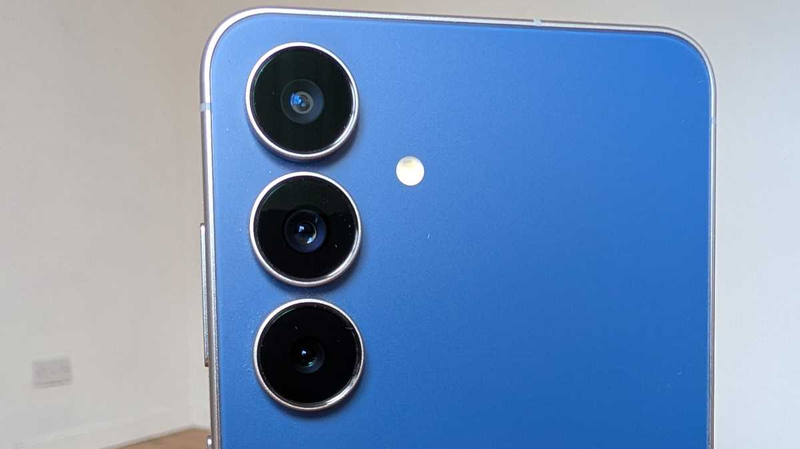 So sánh Samsung Galaxy S25 FE và OPPO Reno14 8
