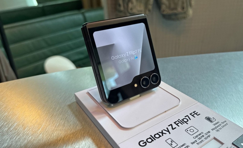 so-sanh-samsung-z-flip7-va-galaxy-z-flip7-fe-24.jpg