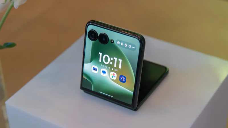 So sánh Samsung Z Flip 8 và Razr Ultra - hình 10