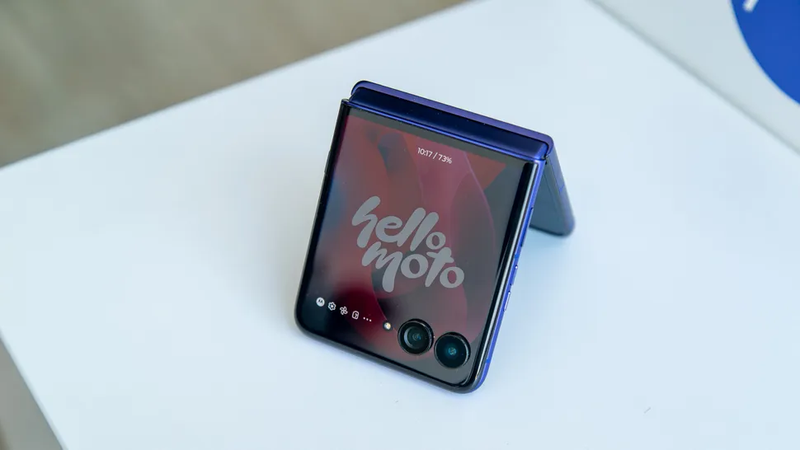 So sánh Samsung Z Flip 8 và Razr Ultra - hình 12